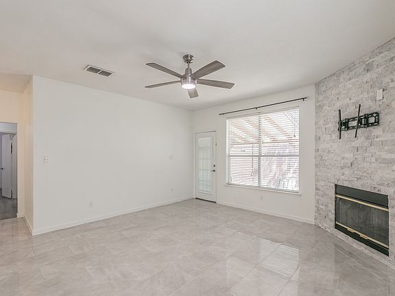 3rd image of 4333 Park Creek Cir N