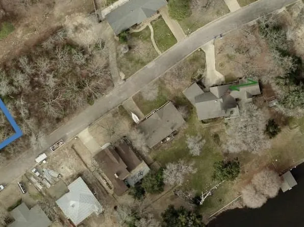 10 Bayshore Dr, Athens, TX 75752