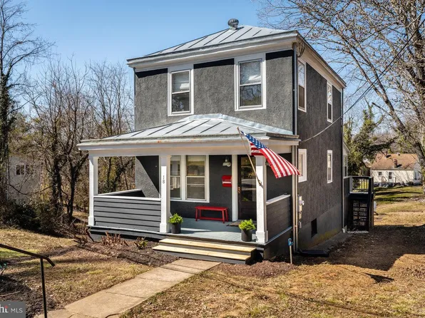 18 N Lewis St, Lexington, VA 24450