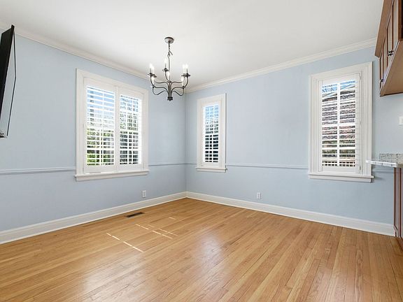 5th image of 1002 Sutton Hill Rd