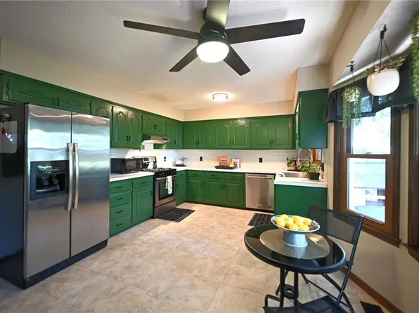 5527 Westgate St, Shawnee, KS 66216