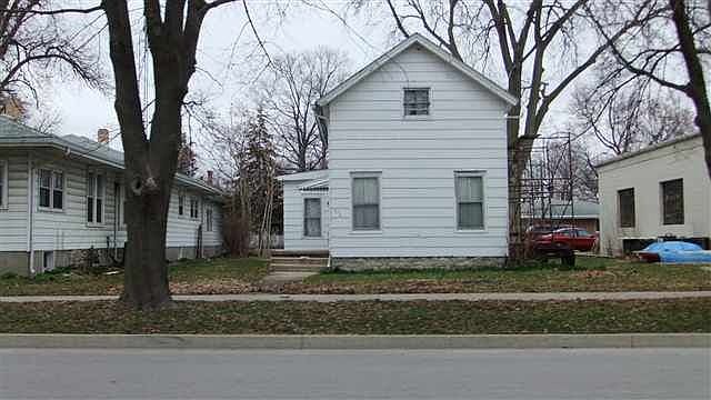 2nd image of 204 W Oak St