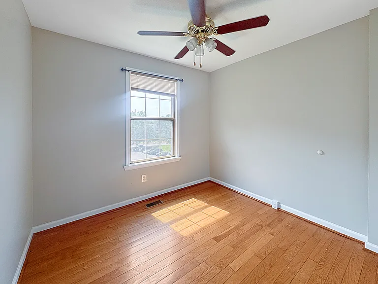 7419 Courtland Cir — Photo 17