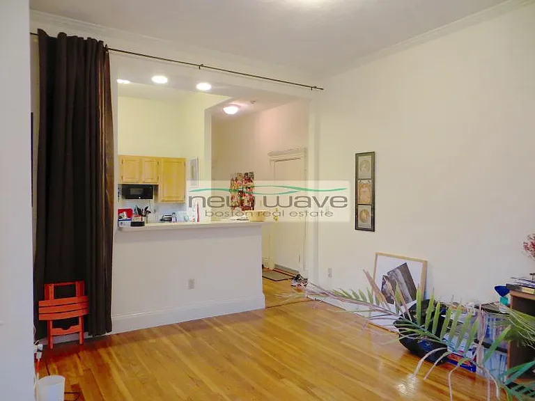 104 Queensberry St #2 — Photo 3