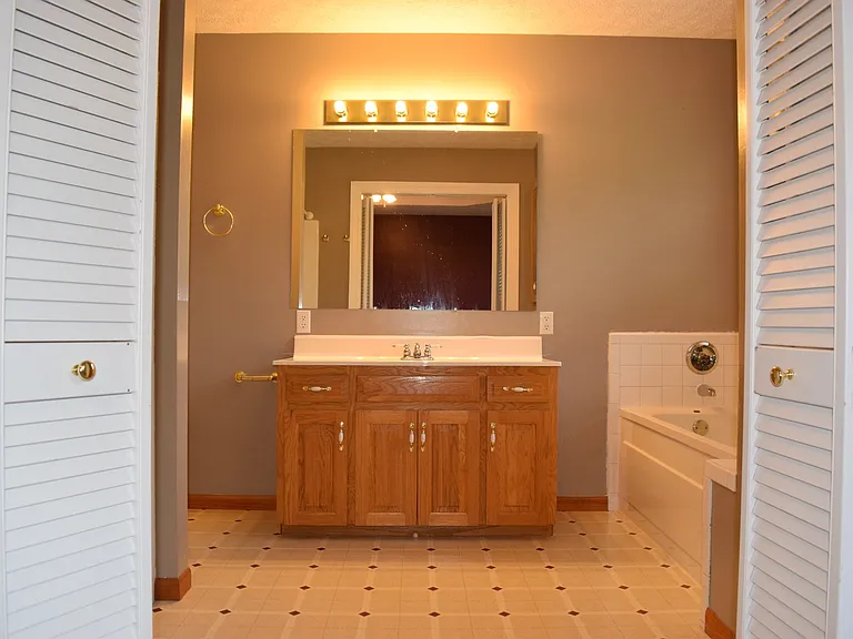 110 Dogwood Cir — Photo 36