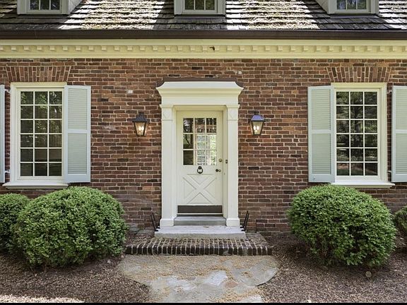 2nd image of 123 Clarendon Ave