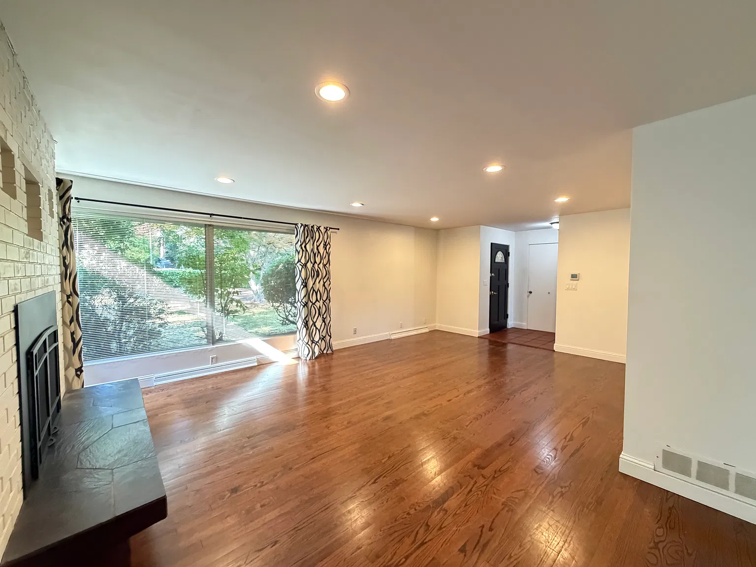 3 bed, 1.5 bath, 1490 sqft, $3,700 — Photo 4