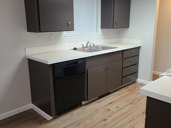 Kitchen with dishwasher