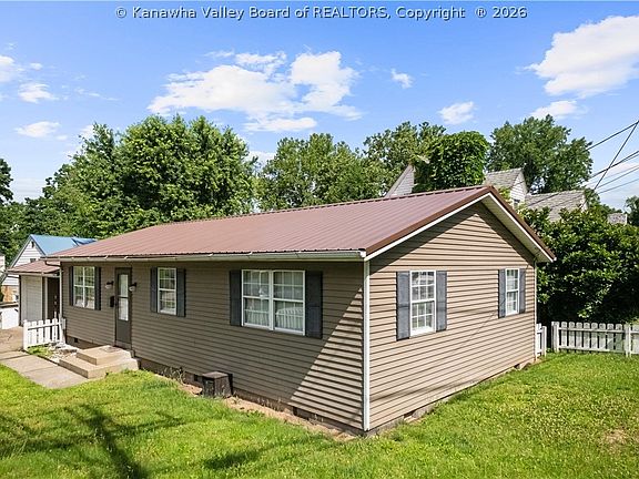 4th image of 2600 Daniels Ave