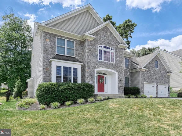 4576 Manor Dr, Mechanicsburg, PA 17055