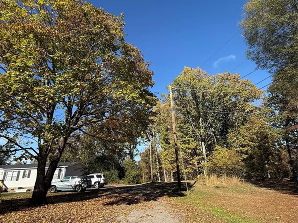 5586 Mountain Terrace Dr, Hickory, NC 28602