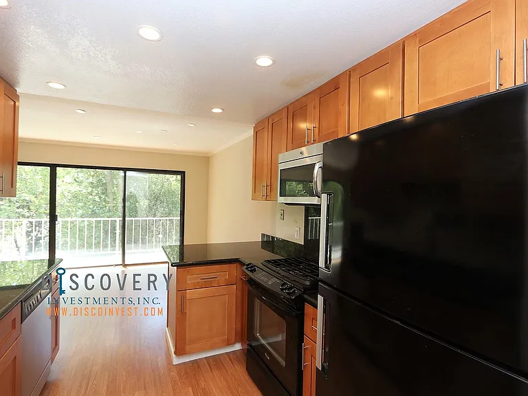 215 Samaria Ln — Photo 9