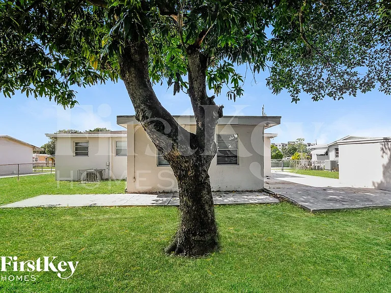 2261 NW 172nd Ter — Photo 15