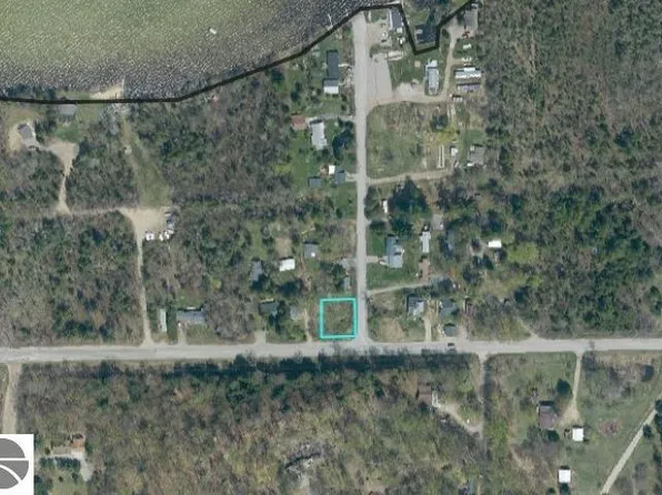 6669 E Fouch Rd, Traverse City, MI 49684