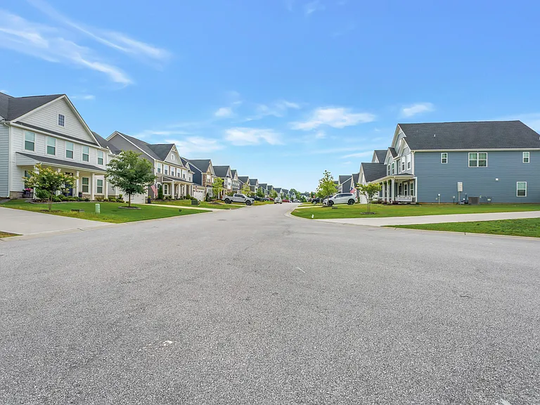 2107 Bluet Dr — Photo 45