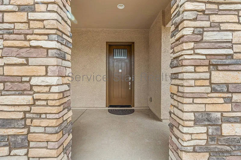 4 bed, 3.5 bath, 2782 sqft, $2,999 — Photo 2