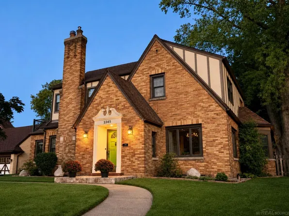 2345 Plainfield Ave NE, Grand Rapids, MI 49505