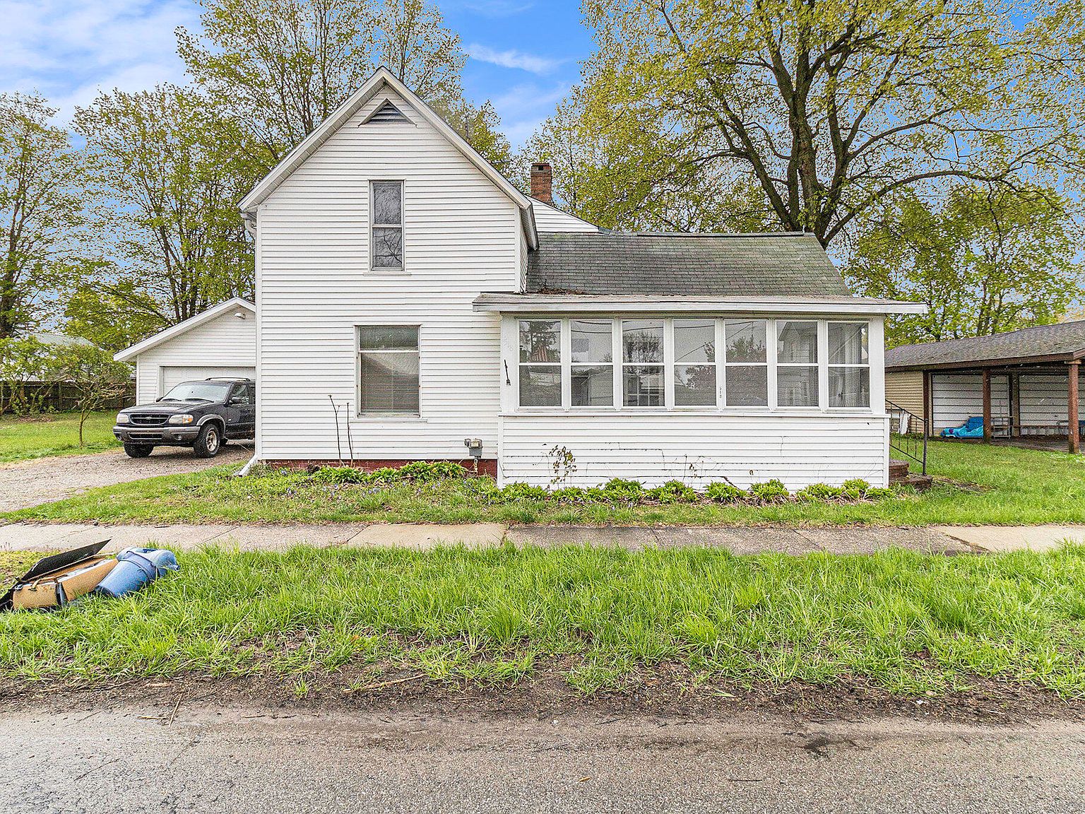 518 E Linden St, Hartford, MI 49057 Zillow