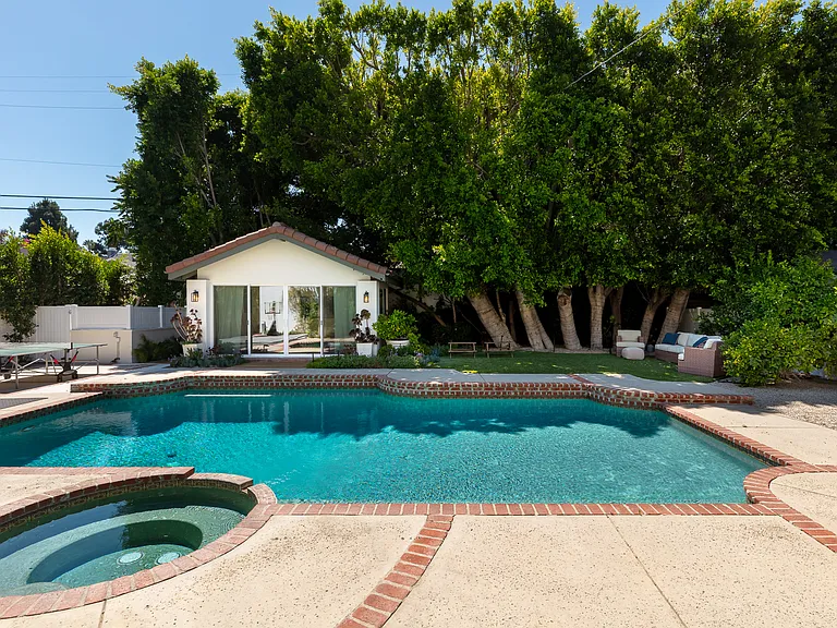 4363 Irvine Ave — Photo 28