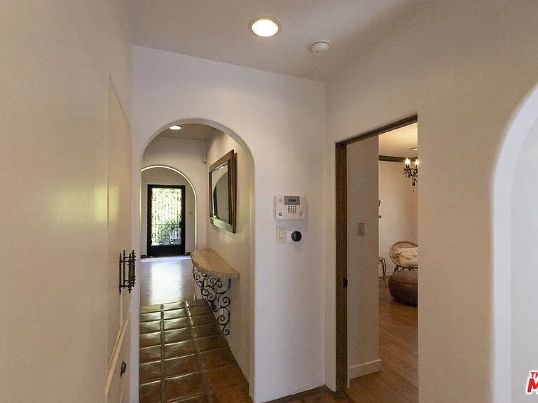 1407 N Beverly Dr — Photo 26