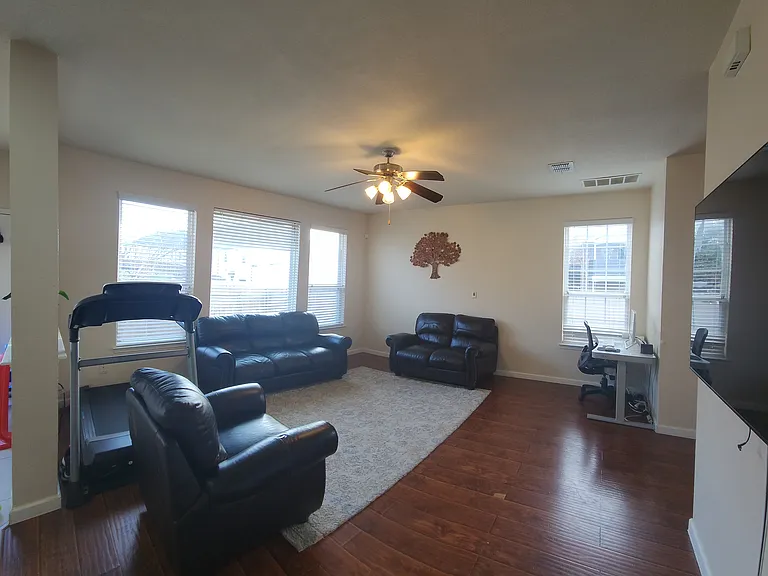 4366 Annesley Ln — Photo 2