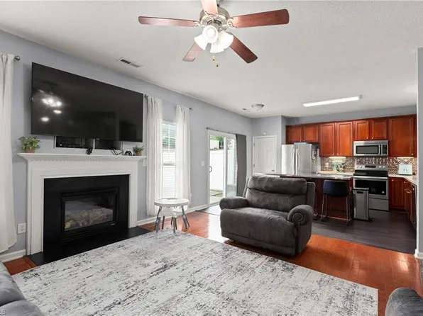 136 Penry Ln, Clemmons, NC 27012