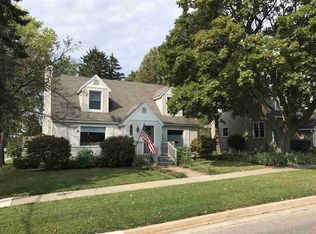 1036 Waukazoo Ave, Petoskey, MI 49770