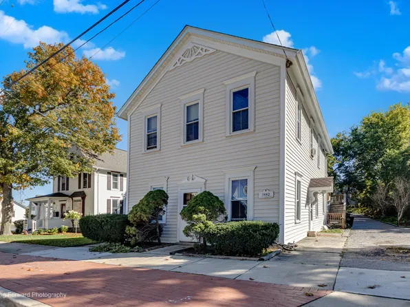 327 Jefferson St, Algonquin, IL 60102