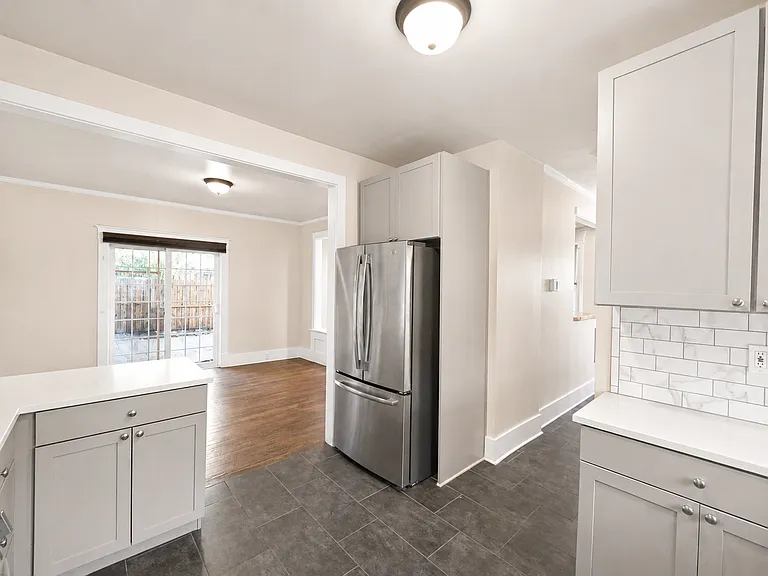 146 NW Jefferson Pl — Photo 14