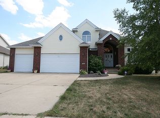 945 Schroll Dr, Forsyth, IL 62535