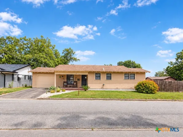 600 N Market St, Hallettsville, TX 77964