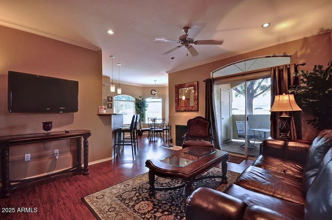 2 bed, 2.0 bath, 1070 sqft, $2,500 — Photo 1