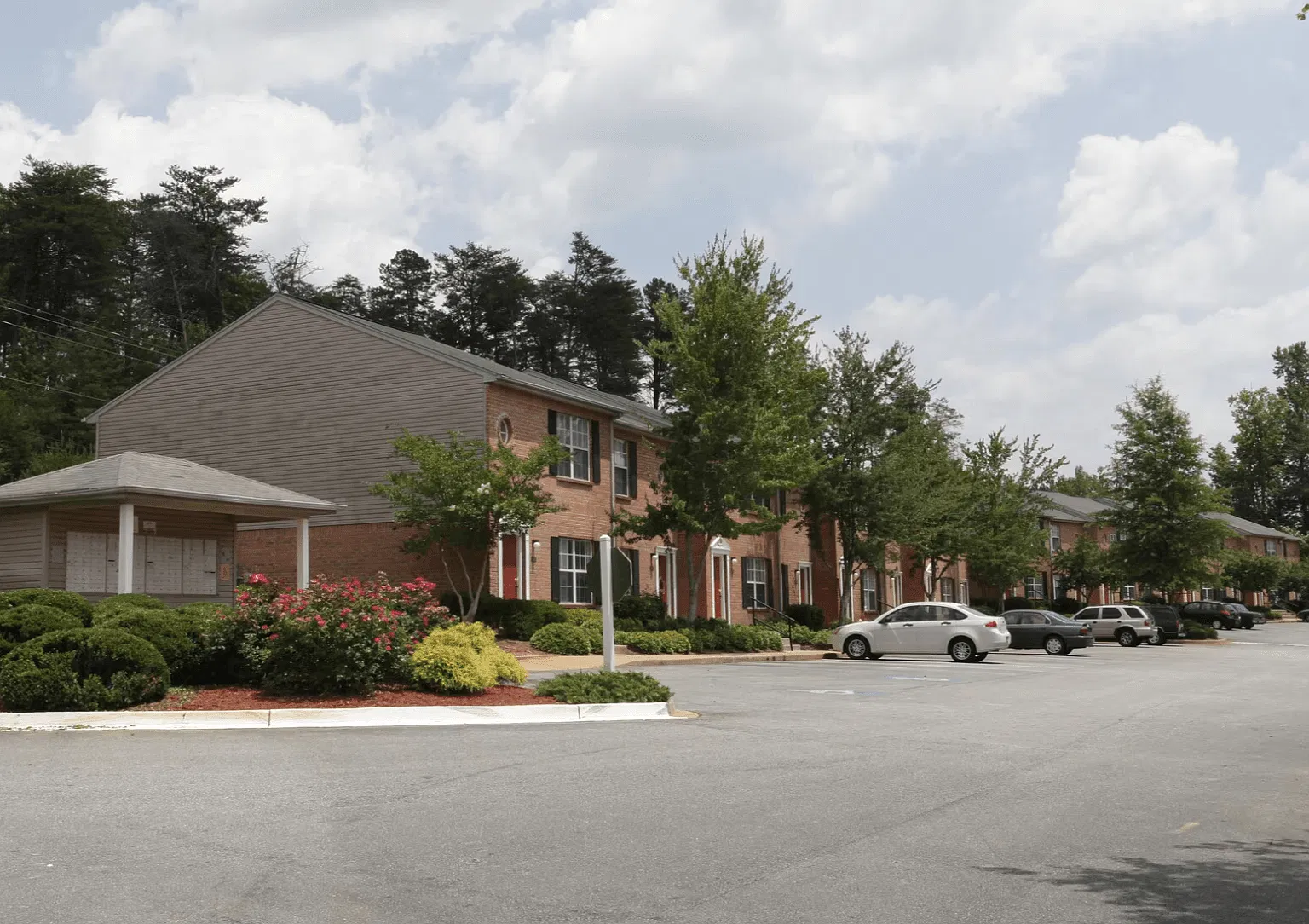 Brookside Pointe Apartments — Photo 1
