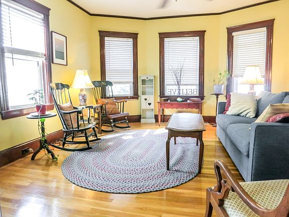 2nd image of 15 Elliot St Unit 2