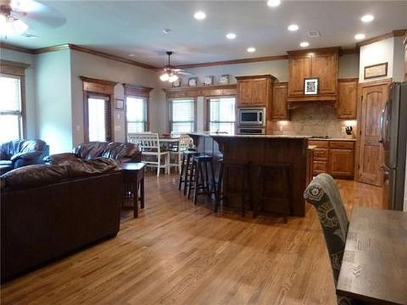 3rd image of 6204 S 58th St