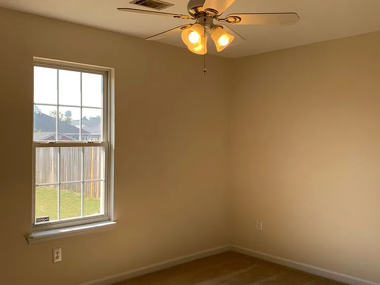 225 Taylor Cir — Photo 15