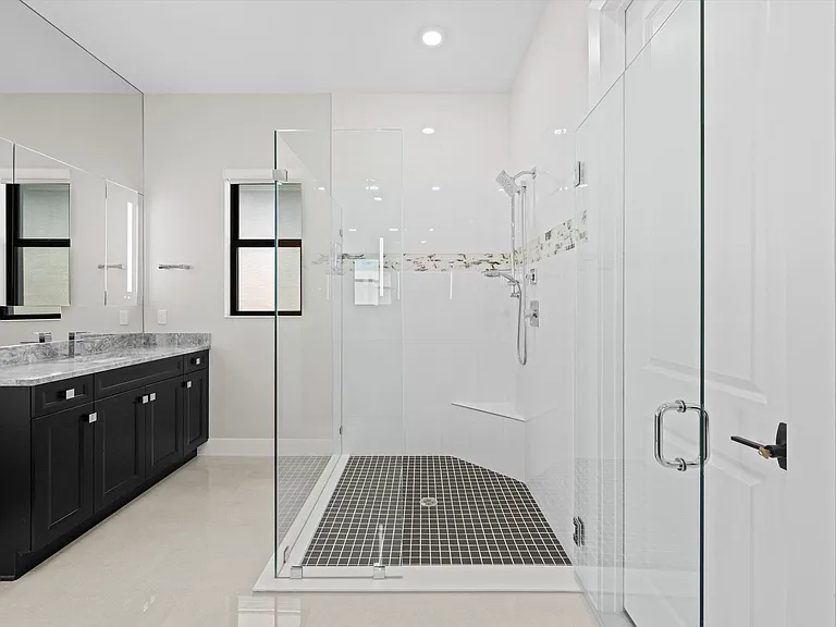 15664 Merritt Dr — Photo 35
