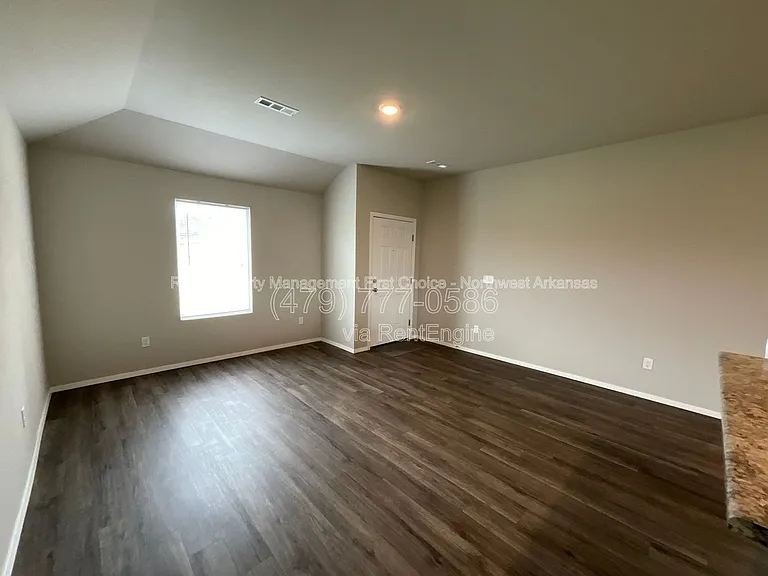 2608 S Silver St — Photo 2