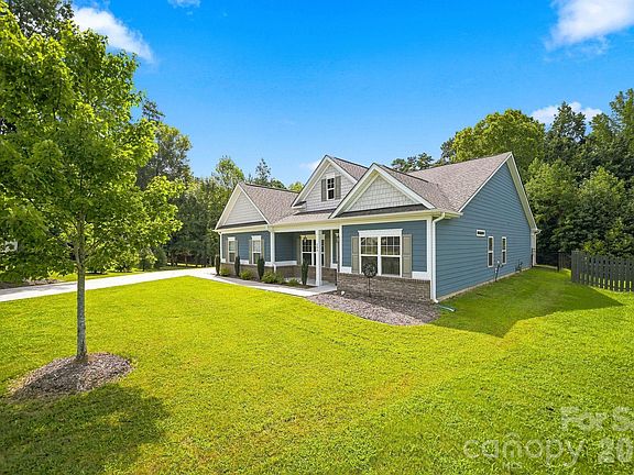 3rd image of 208 Clauser Rd S