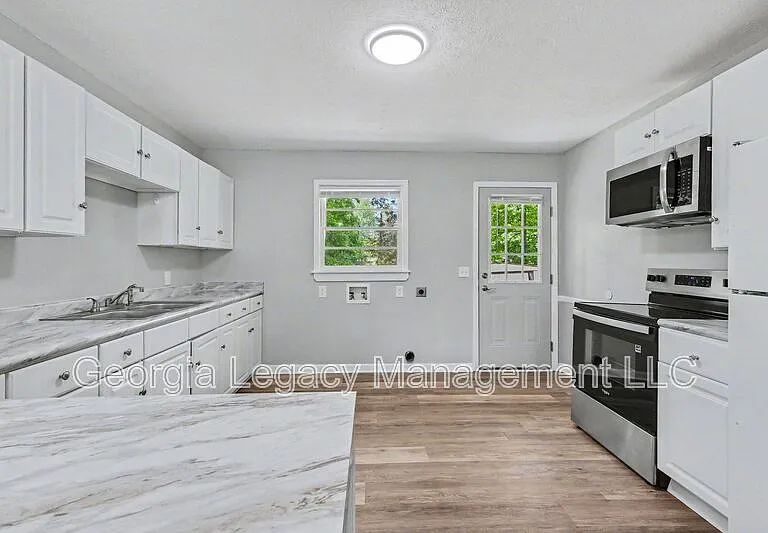 468 Taylor St — Photo 13