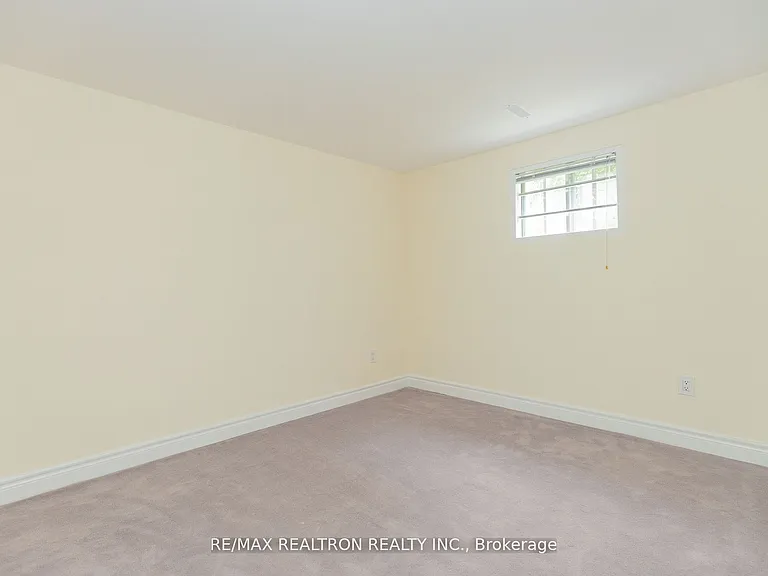129 Sexton Cres #LOWER — Photo 8