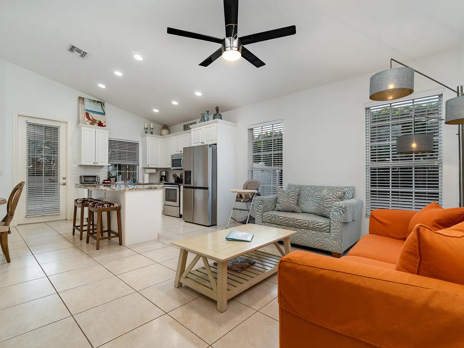 3 bed, 1296 sqft, $3,900 — Photo 3