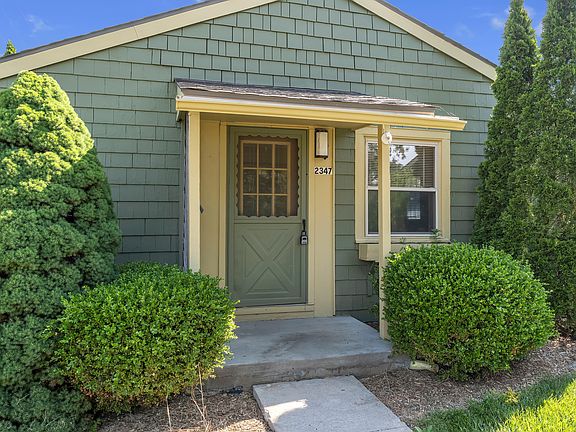 4th image of 2347 Fernwood Ave