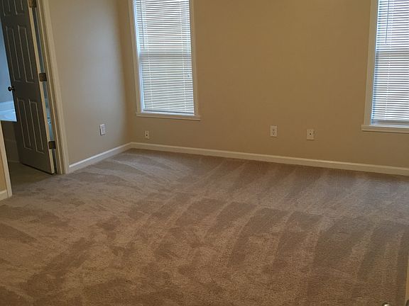 Master with new carpet/paint