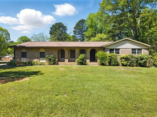 2846 Spring Lake Dr, Buford, GA 30519