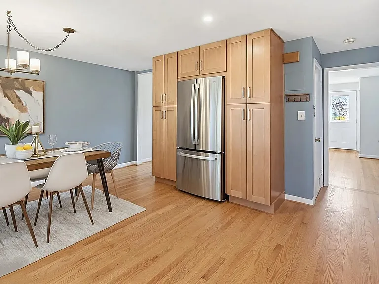 1163 Linden Ave — Photo 4