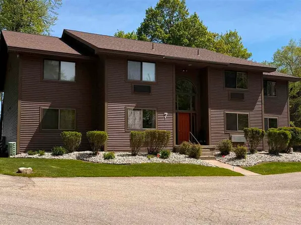 737 Maplewood Ln, Kewadin, MI 49648