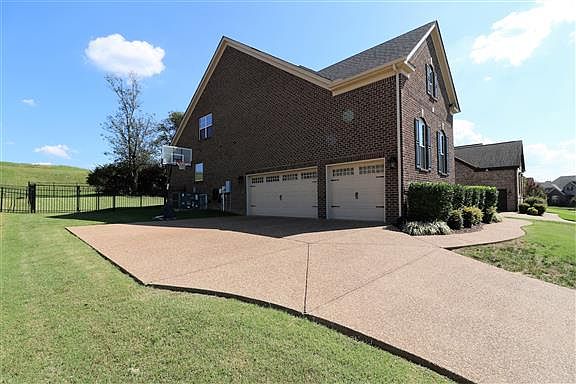 2nd image of 106 Tipperton Ct