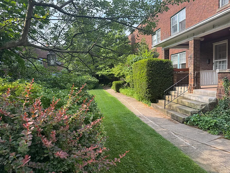4 McClure Dr — Photo 15