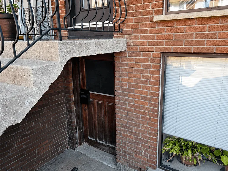 829 Pape Ave #BASEMENT — Photo 8